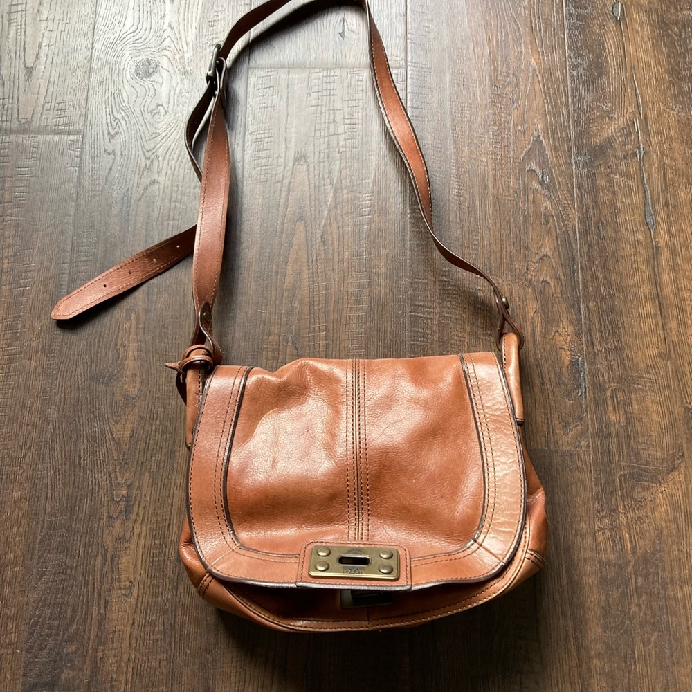 Fossil key crossbody leather purse